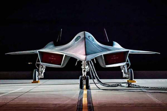『トップガン』の“漆黒の実験機”制作元が画像公開 中国諜報機関も「本物」と勘違いした当時の本気度明かす