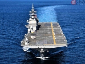 空母化進む護衛艦の「巨大なエレベーター」で航空機が移動！ 格納庫から飛行甲板へ搬出する様子を海自が公開