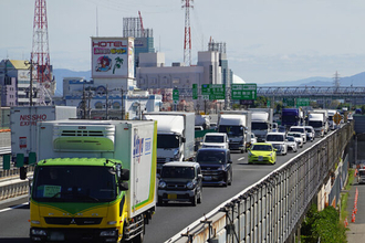 先頭で合流、やっぱ“ズルい”？ 「ファスナー合流」の理想と現実　立役者の区間は“どこでも合流”可能に