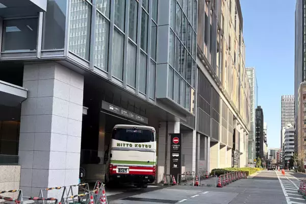 東京駅前に出現「“双子型”高速バスターミナル」の課題 迷わず来れる？ 大きく離れた「地下A／B」名づけ方はほかに無かったの!?