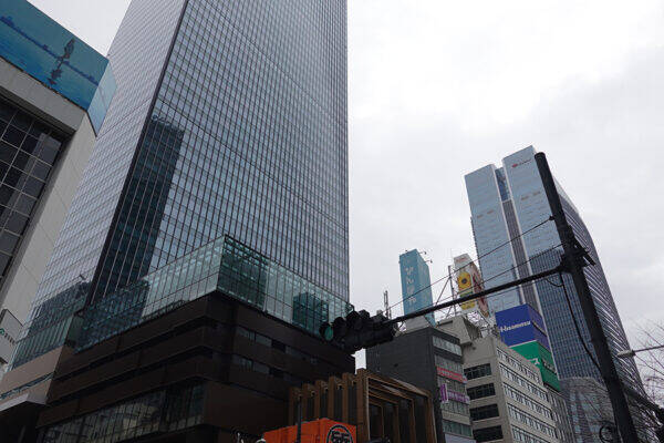 東京駅前に出現「“双子型”高速バスターミナル」の課題 迷わず来れる？ 大きく離れた「地下A／B」名づけ方はほかに無かったの!?