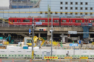 京急線の「地平化」へ一歩！ 線路をどかす「仮線」切り替え第1弾を実施　一夜で大きな変化
