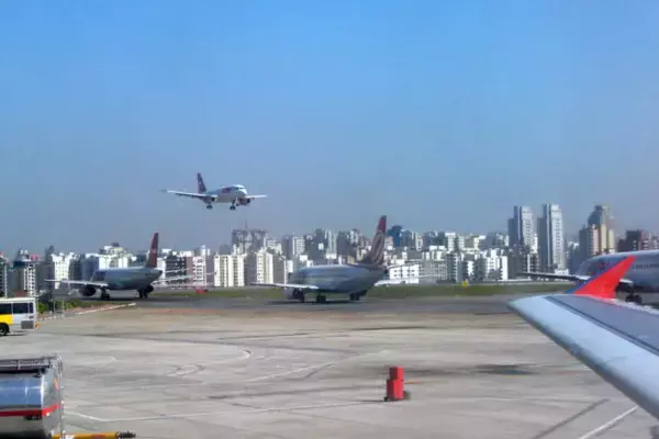旅客機、滑走路の“終端”に肉薄！ オーバーラン寸前の”緊迫の一部始終”が映像で公開される