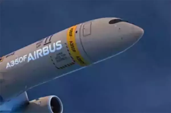 「まるで「空飛ぶ段ボール」！ エアバスの新型機、試作機のデザインが“異例のクセ強”な件…なぜこうなった」の画像