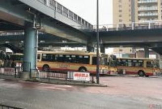 神奈中の赤い「連節バス」ついに横浜へ登場 箱根駅伝ルート経由で駅－団地結ぶ