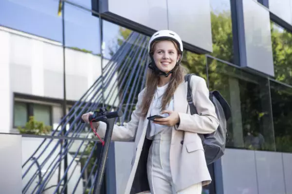 「危険でしょ！」電動キックボードにヘルメット無しで乗れる理由 批判殺到の新ルールに盛り込まれた「理屈」