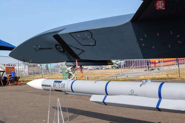 「撃て！」と言わずともミサイル発射！ ボーイング次世代無人機「MQ-28」、驚異の”操縦方法”とは