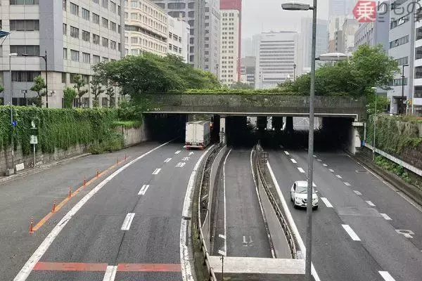 首都高公式SNSが“衝撃動画”を公開 トンネル内で車両が「火だるま」になる“地獄絵図”をあえて見せる理由とは