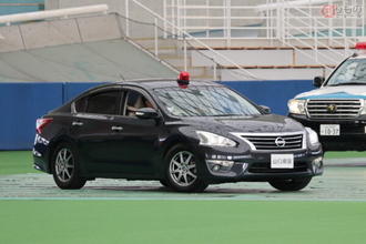 「うわ、警察かよ！」覆面パトカーの“脱セダン”が加速？ 街に馴染みすぎる「ステルス性抜群のクルマ」とは