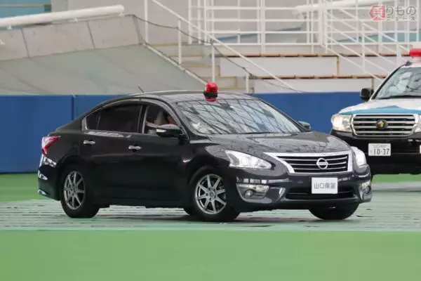 「うわ、警察かよ！」覆面パトカーの“脱セダン”が加速？ 街に馴染みすぎる「ステルス性抜群のクルマ」とは