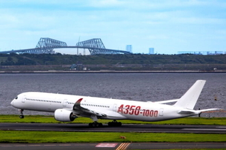 旅客機の「プレエコ」急増なぜ？ ビジネスクラスより儲かるカラクリ 人間心理がカギだった!?