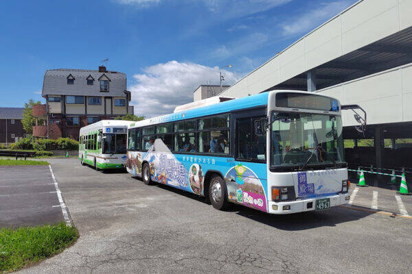 アウトレット渋滞、正面突破は“詰む” 実は早い「場外駐車場＋シャトルバス」活用術 「えっ、そんな道いくの!?」