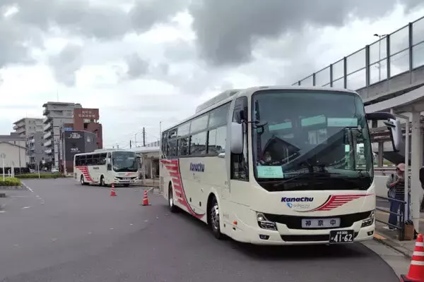 「アウトレット渋滞、正面突破は“詰む” 実は早い「場外駐車場＋シャトルバス」活用術 「えっ、そんな道いくの!?」」の画像