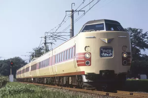 特急「やくも」が国鉄色にリバイバル 運行50年を迎え 対象号数は？