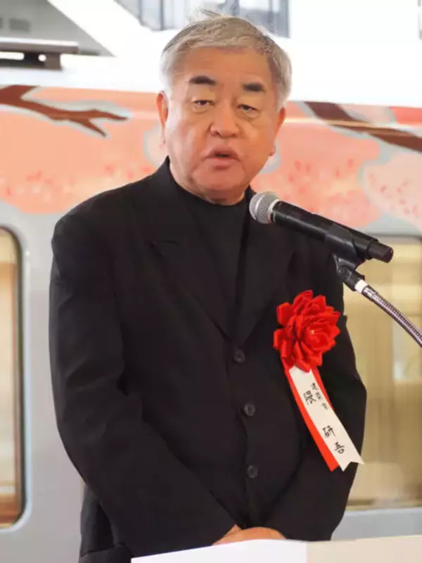 2年後に新型登場「関東私鉄唯一の列車」現車両も“延命”か？ 商機をつかんだ西武の“走るレストラン”