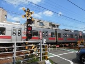 毎日イライラ“開かない踏切”いつ消える？「立体交差の完成まで数十年」 廃止を阻む「5段重ね」の裏事情とは？
