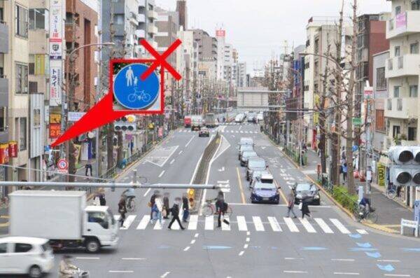 「追い抜いてすぐ左折ヤメテ！」「自転車のせいで後ろから煽られる」 青切符制度で“カオスすぎる路上”の実態 自転車vsクルマ“苦言だらけ”な結果に!?