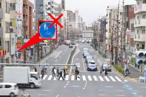 「「追い抜いてすぐ左折ヤメテ！」「自転車のせいで後ろから煽られる」 青切符制度で“カオスすぎる路上”の実態 自転車vsクルマ“苦言だらけ”な結果に!?」の画像
