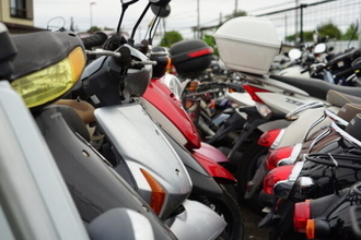 不動車でもイイ！「型落ちの古いバイク」なぜ欲しがる？ “オンボロ原付”が売買されるワケ