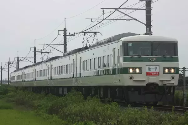 愛犬と乗れる「ケージレス特急」運転へ 全座席に防汚シート装着 JR東日本