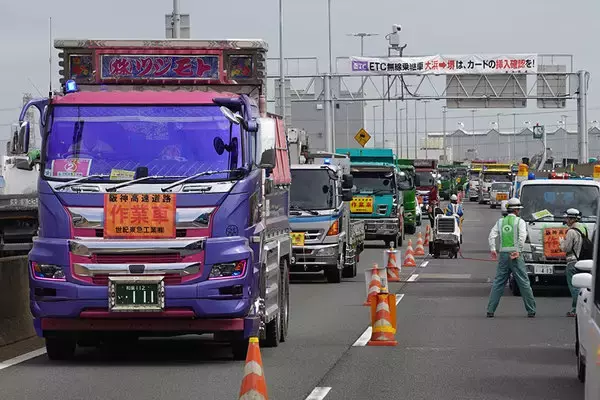 「バリバリバリ！舗装ぜんぶ剥がす！ 阪神高速湾岸線“通行止め大改修”スタート 工事の後は「かなり走りやすくなる」」の画像
