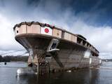 「「これ実写なんですか？」「イージス艦やん」 完成した前澤友作さんの「途方もなく巨大なヨット」に反響！ 「オウムの襲撃に気を付けて」？」の画像1