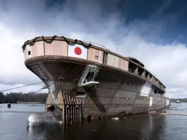 「これ実写なんですか？」「イージス艦やん」 完成した前澤友作さんの「途方もなく巨大なヨット」に反響！ 「オウムの襲撃に気を付けて」？