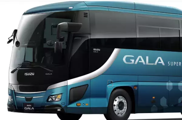 いすゞも約20年ぶりデザイン刷新！ 大型観光バス新型「ガーラ」ついに発売 “2階だけ仕様”も復活