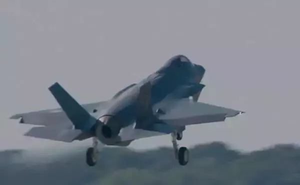 黒十字を描いた“稲妻”F-35が初飛行！ ドイツ空軍が急きょステルス戦闘機を導入したワケ