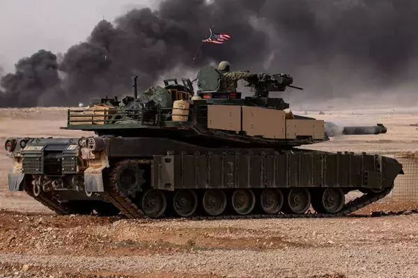 M1A2「エイブラムス」の最新バージョン“追加装甲でゴテゴテ”になった姿が公開される 米・サウジ軍合同訓練