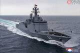 「進水式で“横転しちゃった”「北朝鮮最大の駆逐艦」修理完了しミサイル発射実験を開始!! 事故時激怒した金総書記も視察に」の画像1