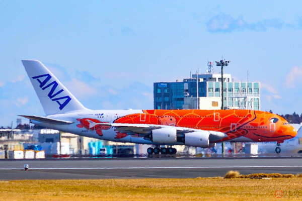ANA オレンジの巨大機「A380」3号機、ついに成田初離陸！ でも乗客0…なぜ今飛ぶ？