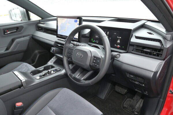 年間100万台売れる“トヨタの絶対的エース”をどこまで“変えた”のか？ 新型「RAV4」気になる点も