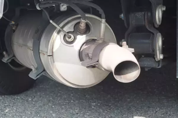 画期的！「灰を出さない」ディーゼルエンジンオイル発売 トラック・バス向け 出光