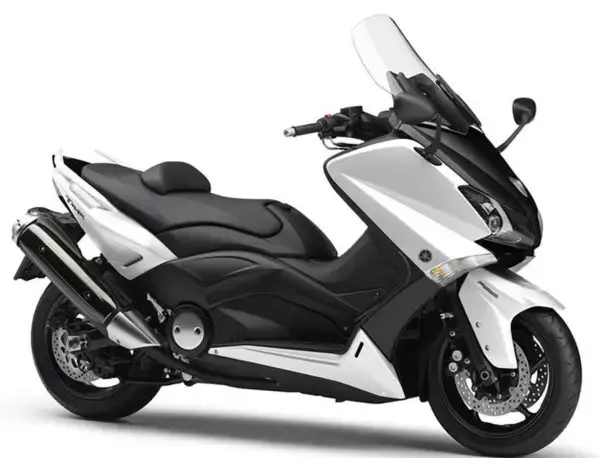 乗り味に世界が驚愕「コレほんとにスクーター？」「ええスクーターとは呼びません」一体なんなんだ!? ヤマハTMAXのスゴさとは