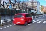 「「横断歩道で車が止まってくれる率」過去最高56.7％に←よく今まで事故起きなかったね… JAF調査から見える「歩行者の自衛／運転者の怠惰」」の画像1