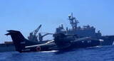 「海自の救難飛行艇「US-2」が米軍揚陸艦の真横に降りた！“日米のタッグ”南シナ海で何があった？」の画像1
