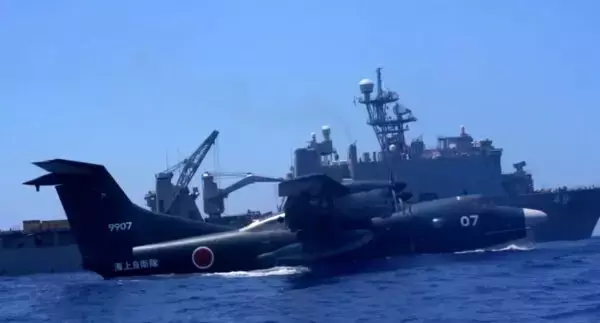 海自の救難飛行艇「US-2」が米軍揚陸艦の真横に降りた！“日米のタッグ”南シナ海で何があった？
