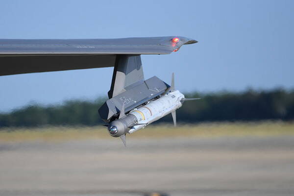 「UFOの大群きた！」自衛隊は戦える？ アメリカじゃ大マジメのUFO調査 日本はどうか