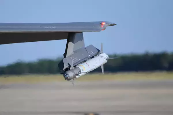 「「UFOの大群きた！」自衛隊は戦える？ アメリカじゃ大マジメのUFO調査 日本はどうか」の画像