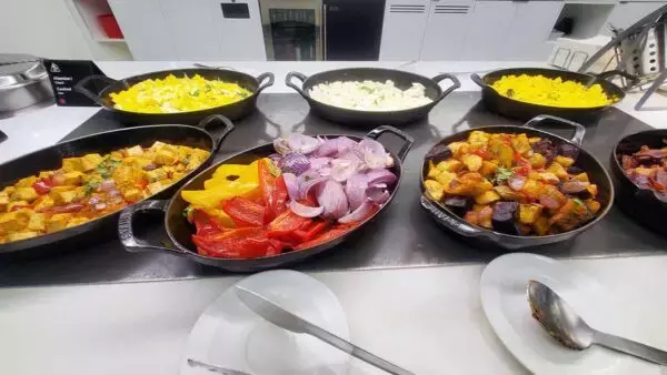 日米2社のビジネスクラスを乗り比べ！のはずが…波乱の連続に トラブルの一部始終とANAがみせた連携プレー