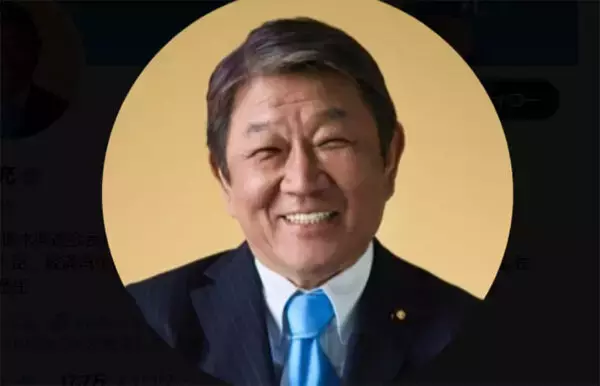 「すごい迫力！」茂木外相 パナマ運河通航中の巨大コンテナ船を背景に自由で開かれた海上交通の重要さ説明