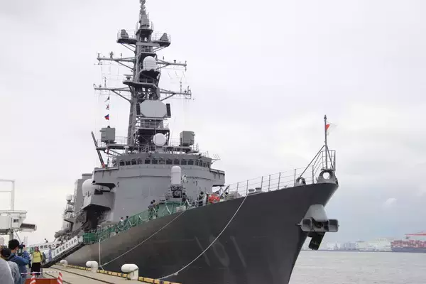 「老眼じゃない！ 護衛艦の番号が見えにくくなったワケ でもハッキリ描かれた自衛艦も その違いとは？」の画像