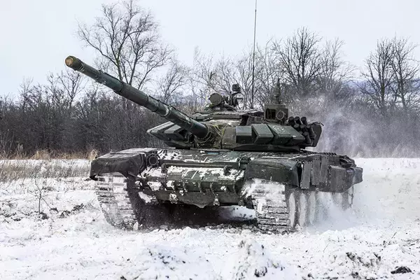 ウクライナ軍「奪った戦車が故障したんだが」ロシアの"お客様相談室"にクレーム!? 戦闘で鹵獲のT-72主力車