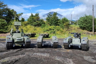 陸自も“ロボット戦争”に参戦!?「機関銃付き無人戦闘車両」複数タイプ一挙に総火演デビュー
