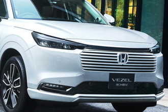 ホンダ「ヴェゼル」改良で“目つきが精悍”に！ 後席装備も充実 277.75万円から