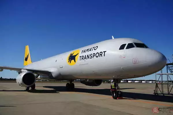 「渋～い「無塗装の飛行機」なぜ衰退？ かつてはJALも採用 軽くて低燃費なのに消えたワケ」の画像