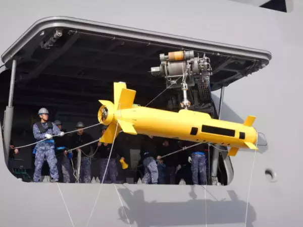 なぜ海自の掃海艇は“木造”？ 危険な「機雷」相手になぜ鋼鉄じゃないのか 中東緊迫で注目