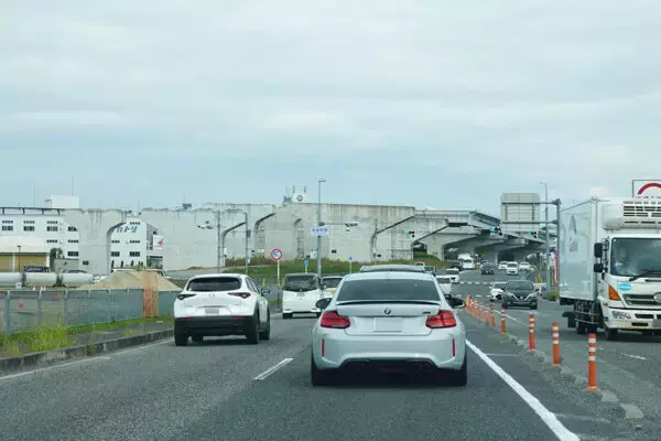 高市さん「爆速で全線開通」を…！ 奈良の「ブツ切り高速」進展に県知事も期待感 高架が途切れて“地獄の渋滞”