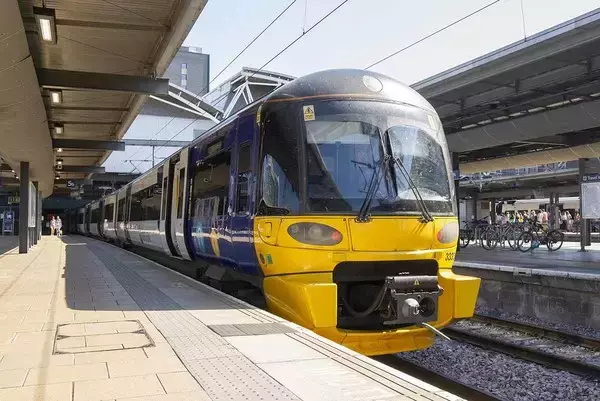 「恥ずかしい」「2024年とは思えない」 鉄道会社の“ポンコツ内情”に全英唖然 市長が激怒したIT化を拒む「英国流のブラック言い訳」